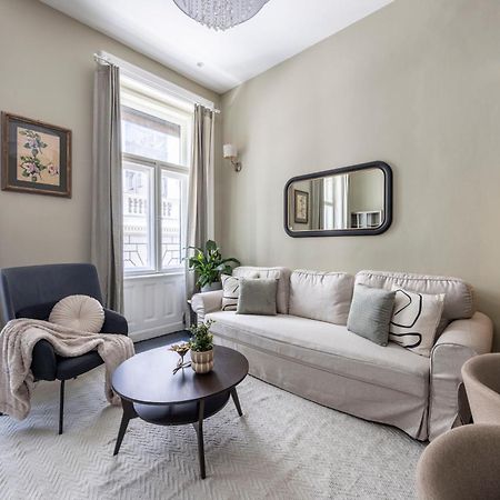 Charming Art Deco Style Apartment In The Heart Of Budapest Luaran gambar